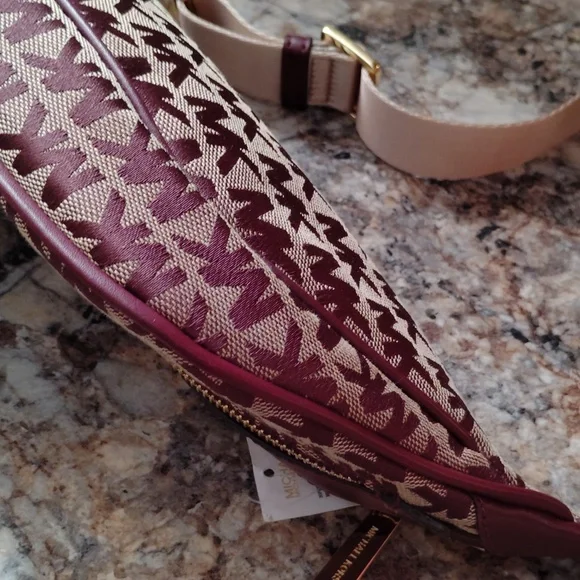 Michael Kors Fanny Pack Bag Waist Pack - Picture 5 of 8